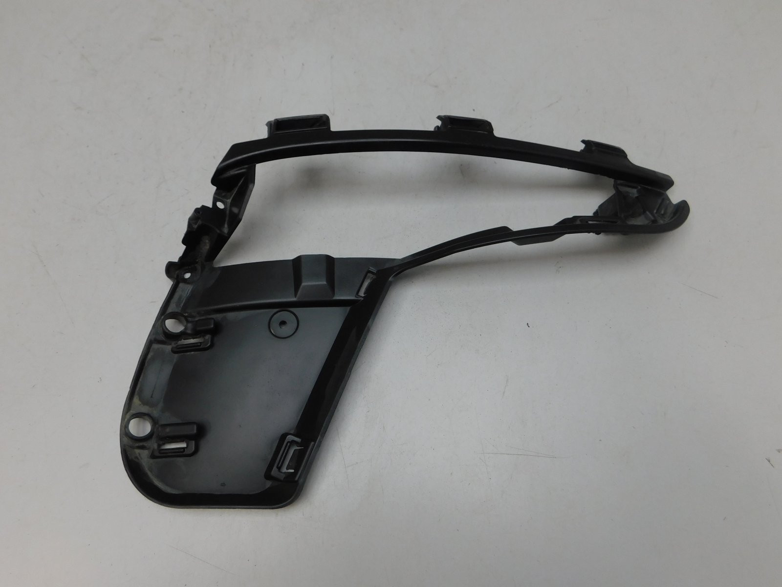 Решетка в бампер правая Land Rover Range Rover Velar 2017>