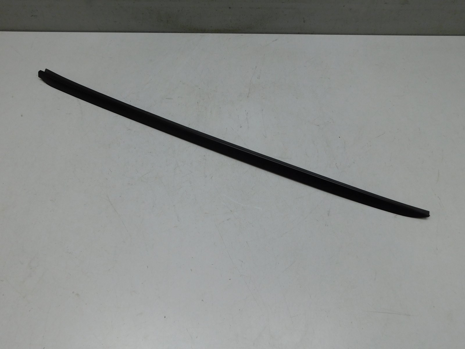 Молдинг лобового стекла Lexus NX 200 2014>