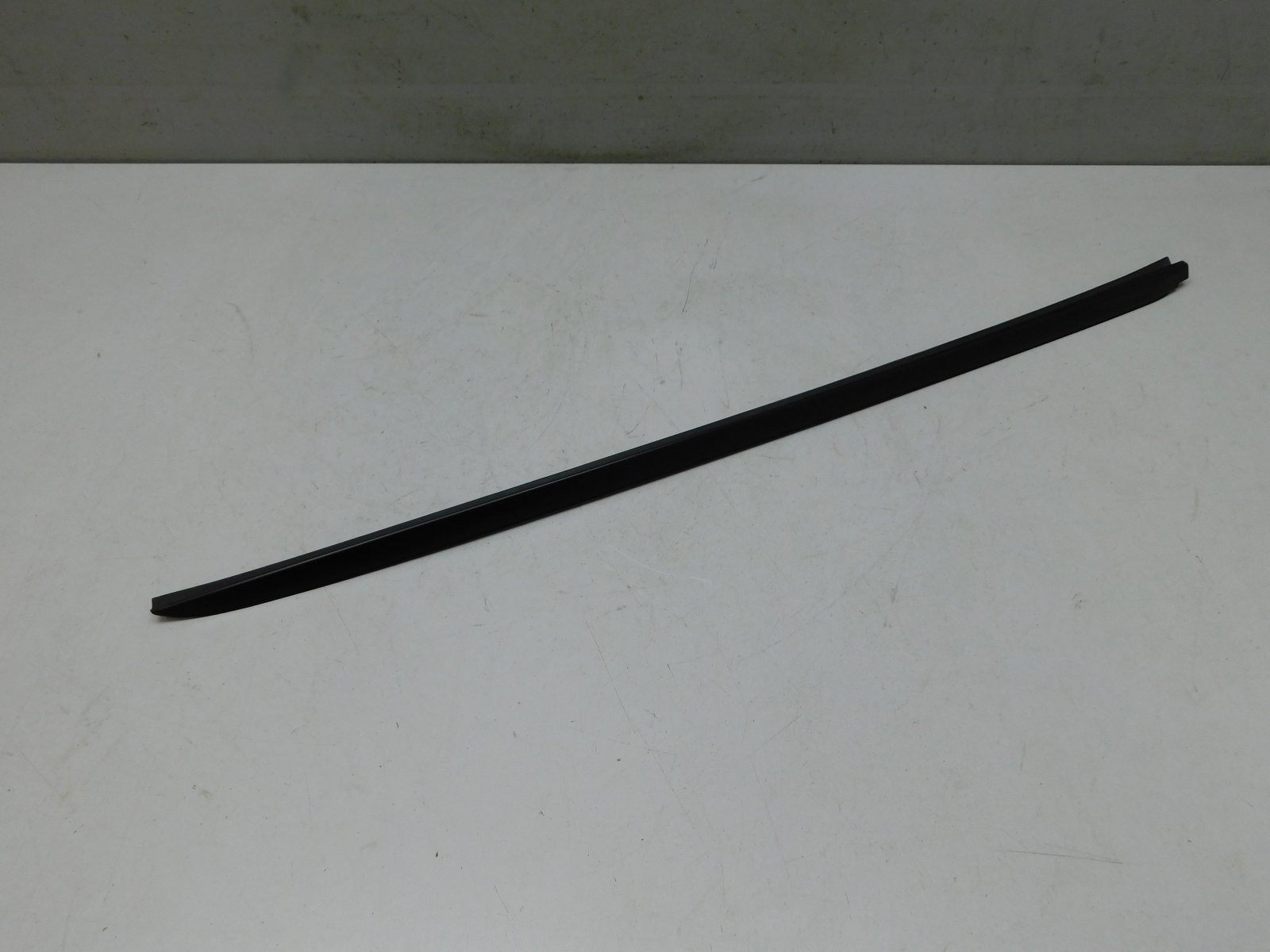 Молдинг лобового стекла Lexus NX 200 2014>