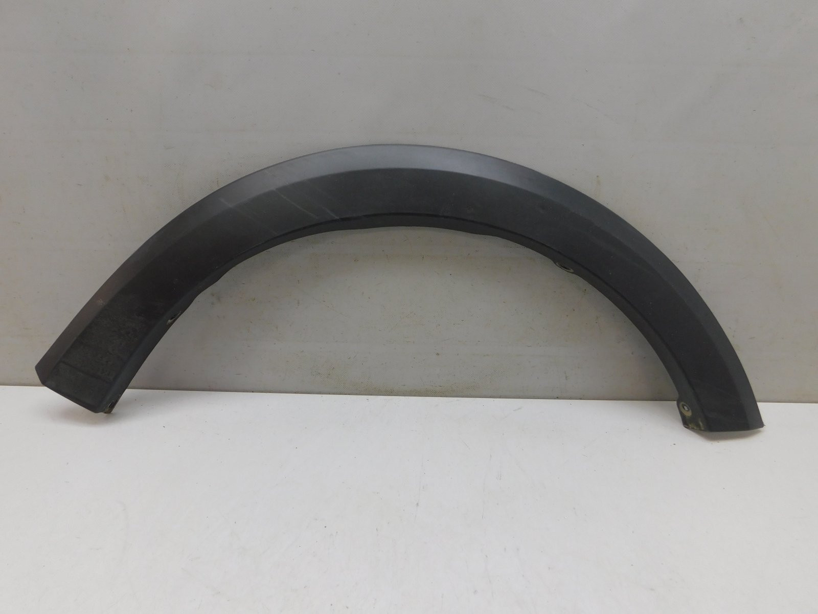 Накладка крыла переднего правого Renault Sandero 2014>