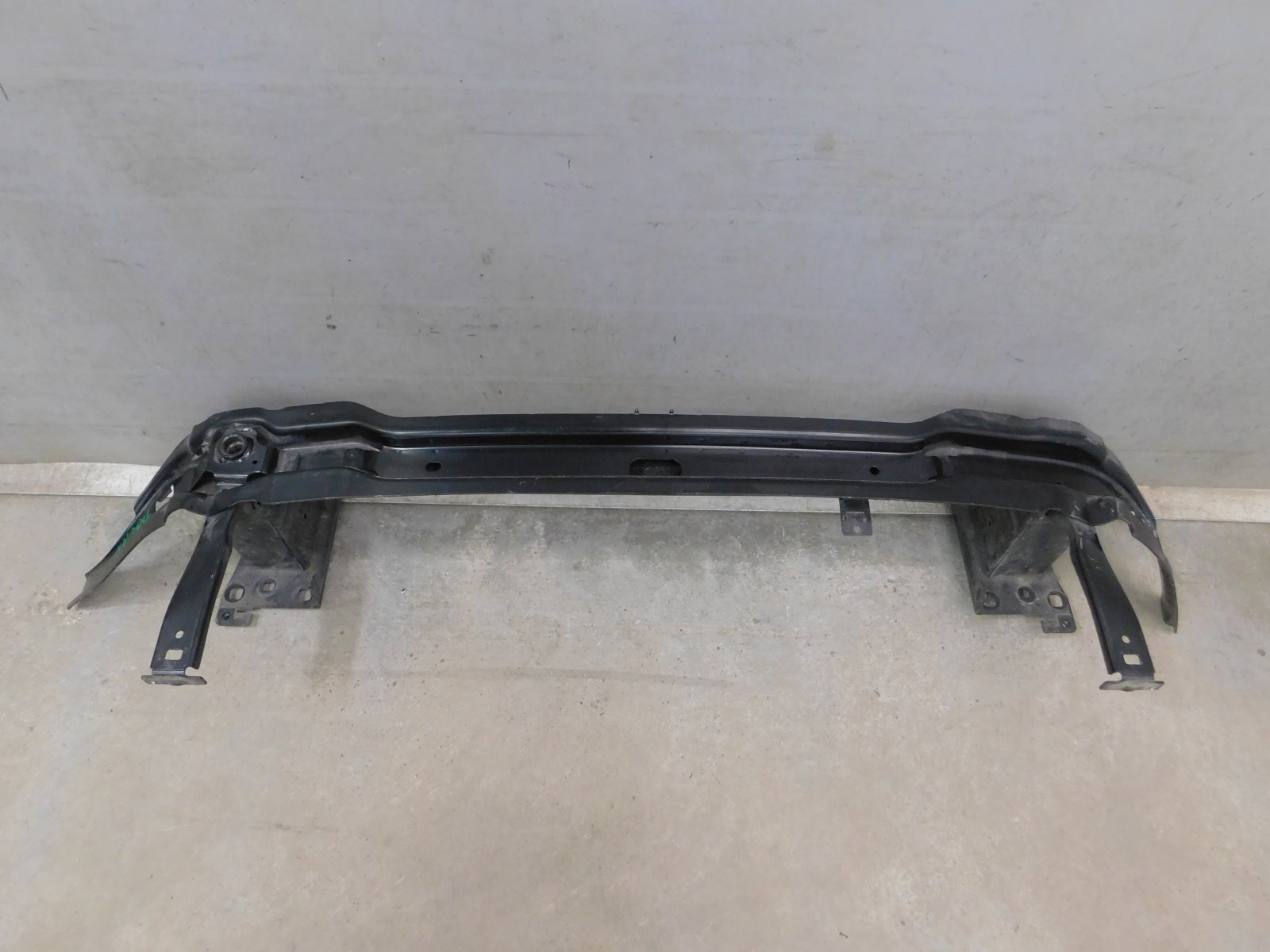 Усилитель переднего бампера Volkswagen Tiguan 2017>