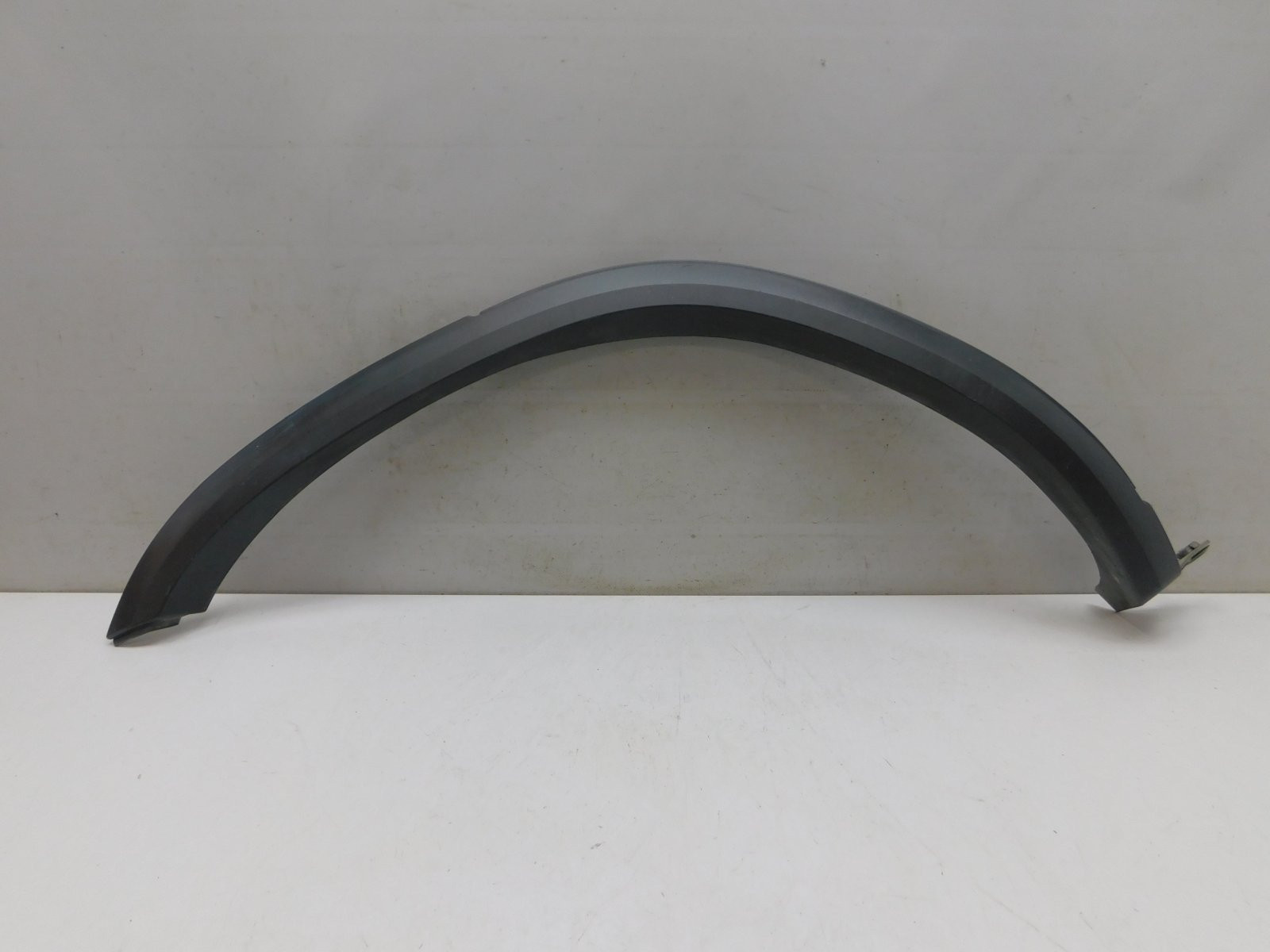 Накладка крыла заднего  правого Toyota Fortuner 2015>