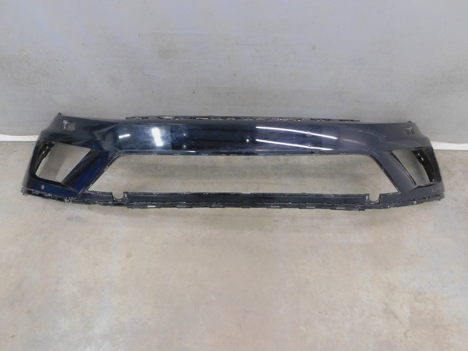 Бампер передний Volkswagen Touareg 2010>