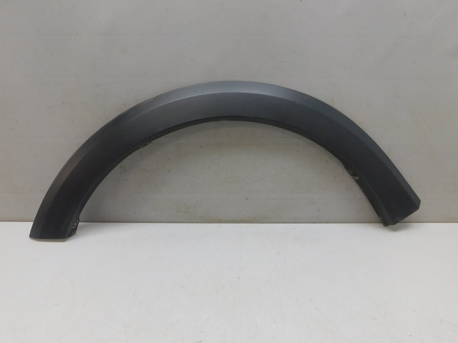 Накладка крыла переднего левого Renault Sandero 2014>