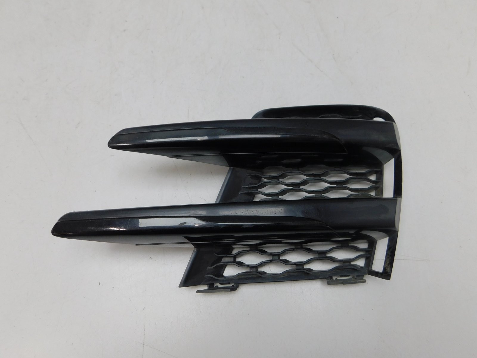 Решетка в бампер правая Land Rover Range Rover Velar 2017>