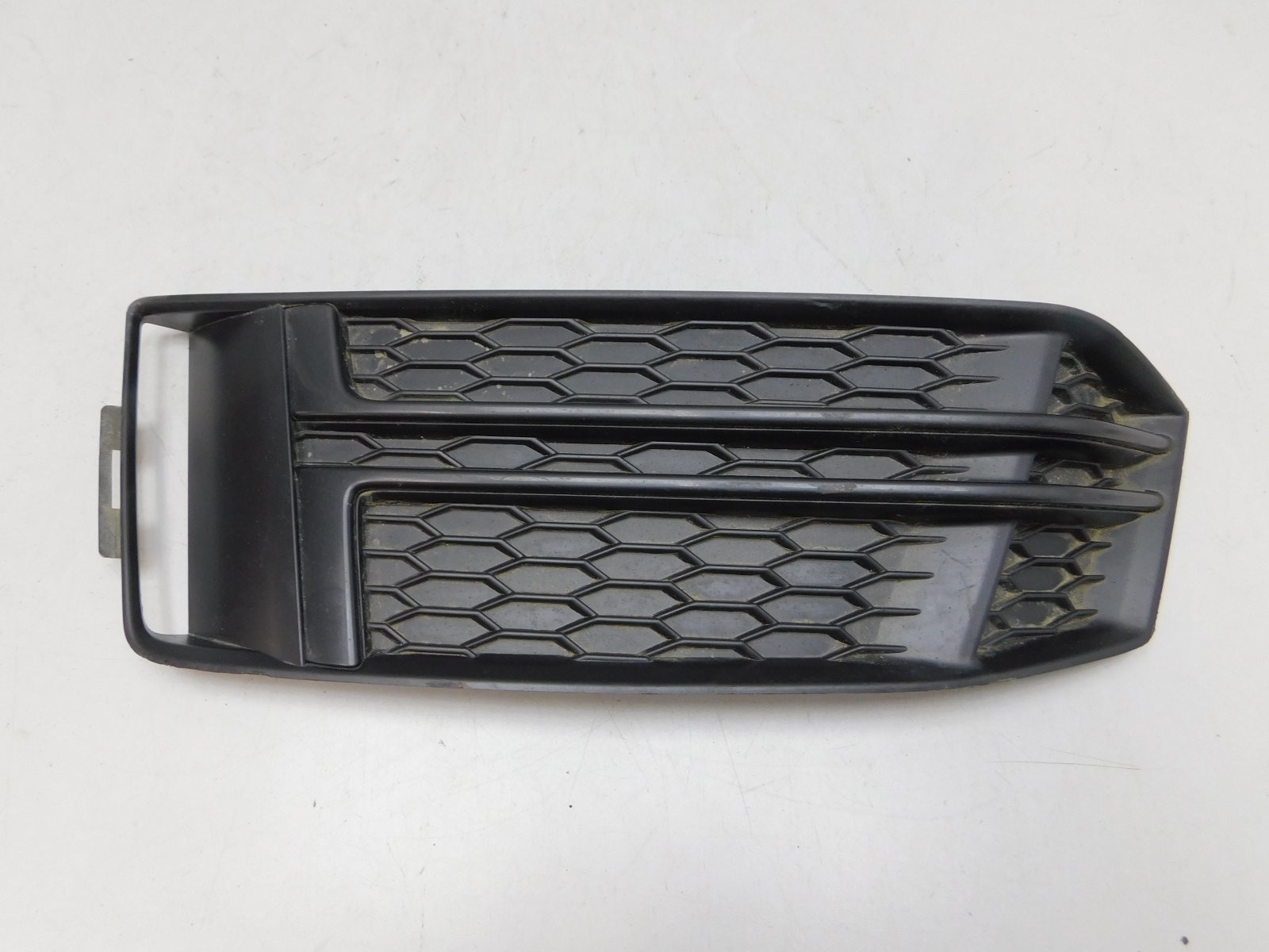 Решетка в бампер левая Audi A4 [B9] 2015>