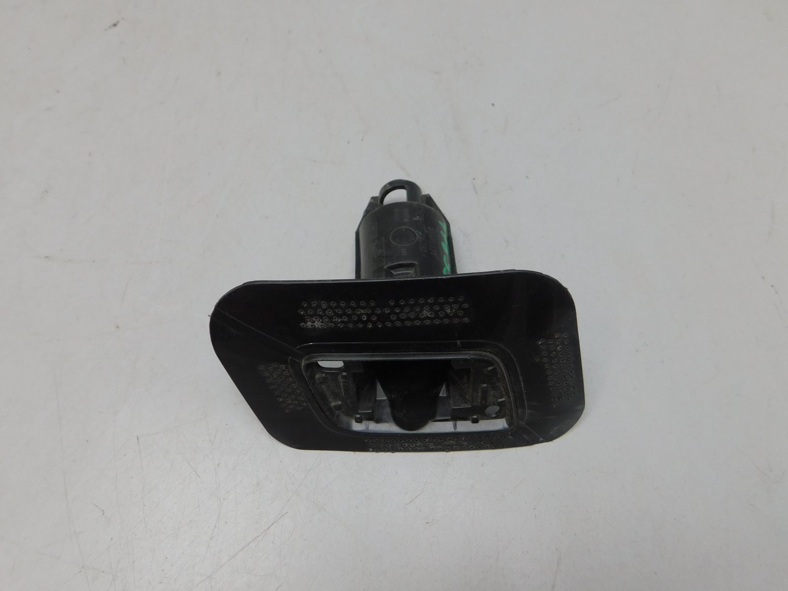 Кронштейн форсунки омывателя фар Volvo XC60 2017>