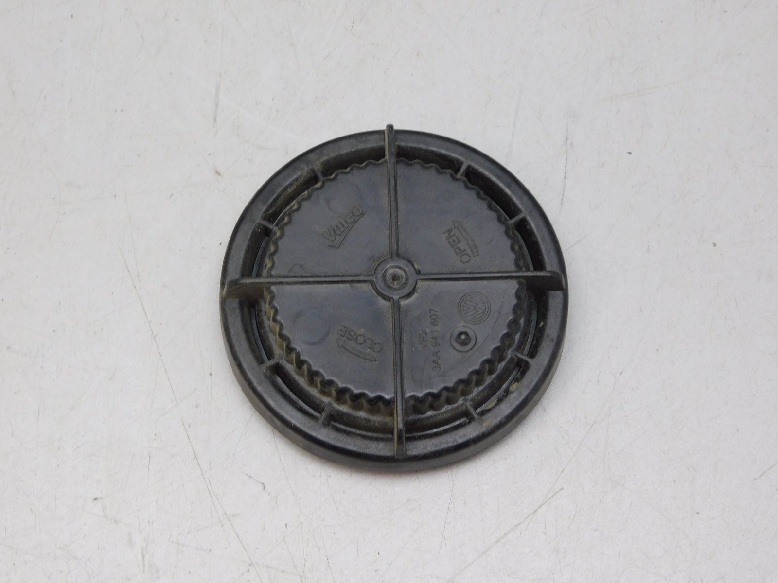 Крышка фары Volkswagen Passat B7 2011-2015