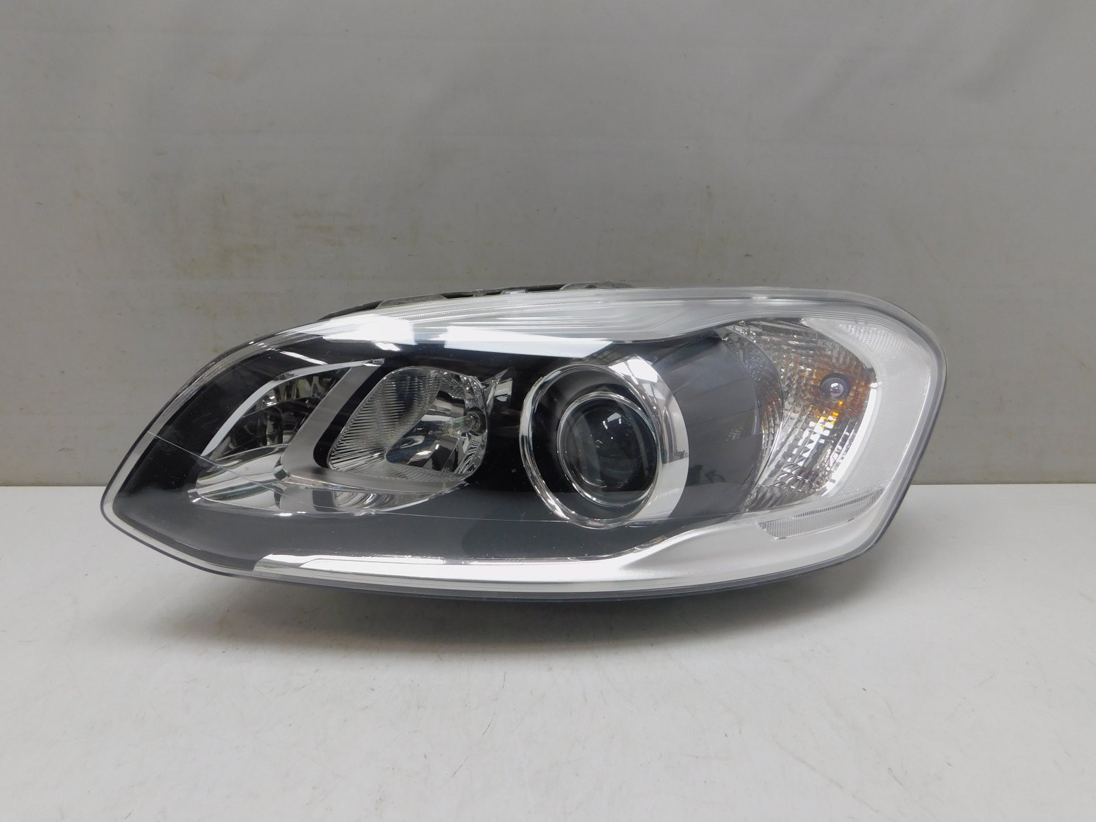 Фара левая Volvo XC60 2008-2017