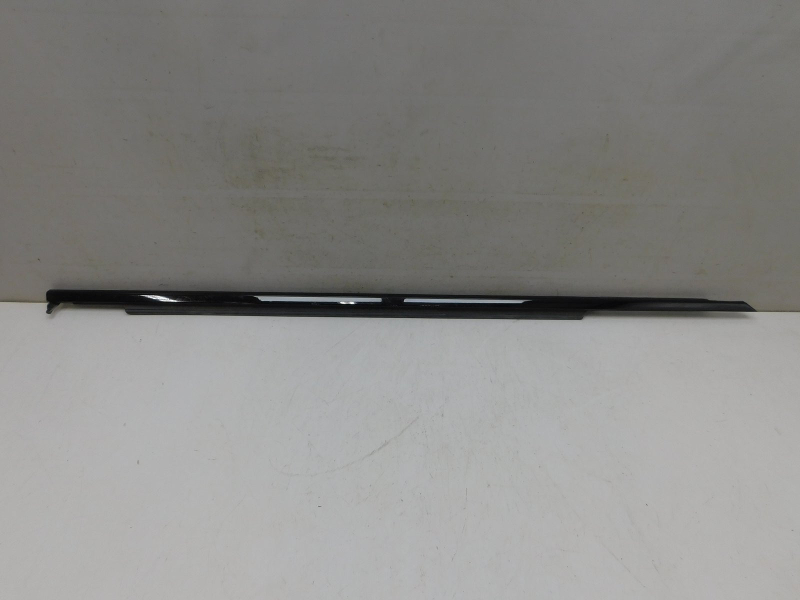 Накладка стекла переднего правог BMW 5-серия G30 2016>