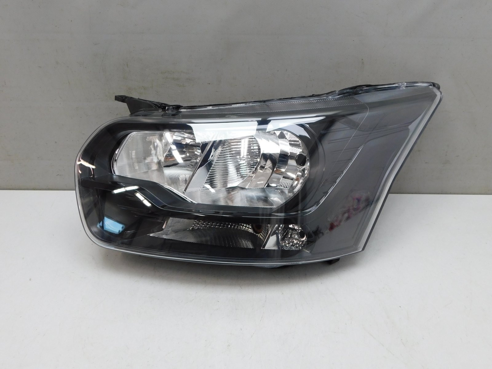 Фара левая Ford Transit 2014>