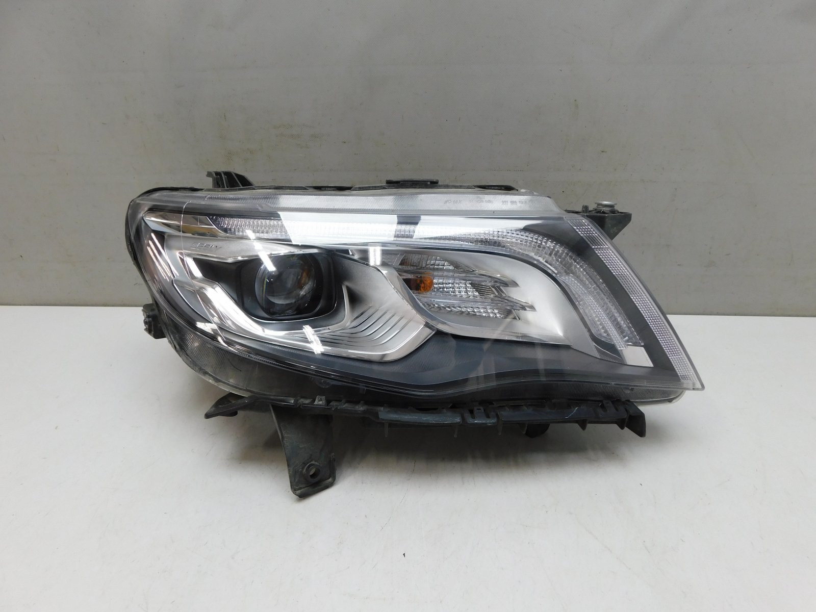 Фара правая Geely Atlas 2017>