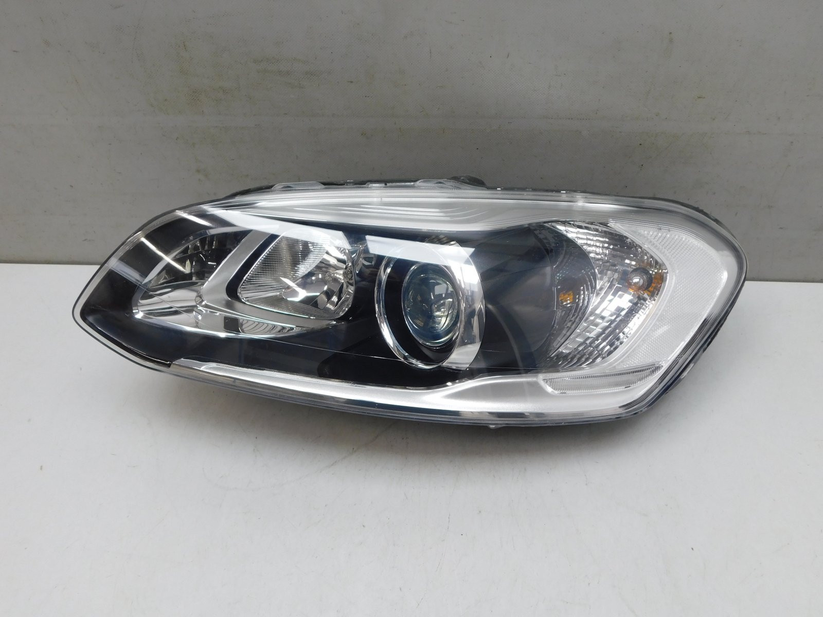 Фара левая Volvo XC60 2008-2017
