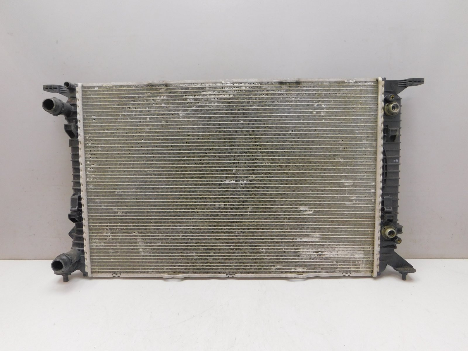 Радиатор охлаждения Audi Q5 2008-2017