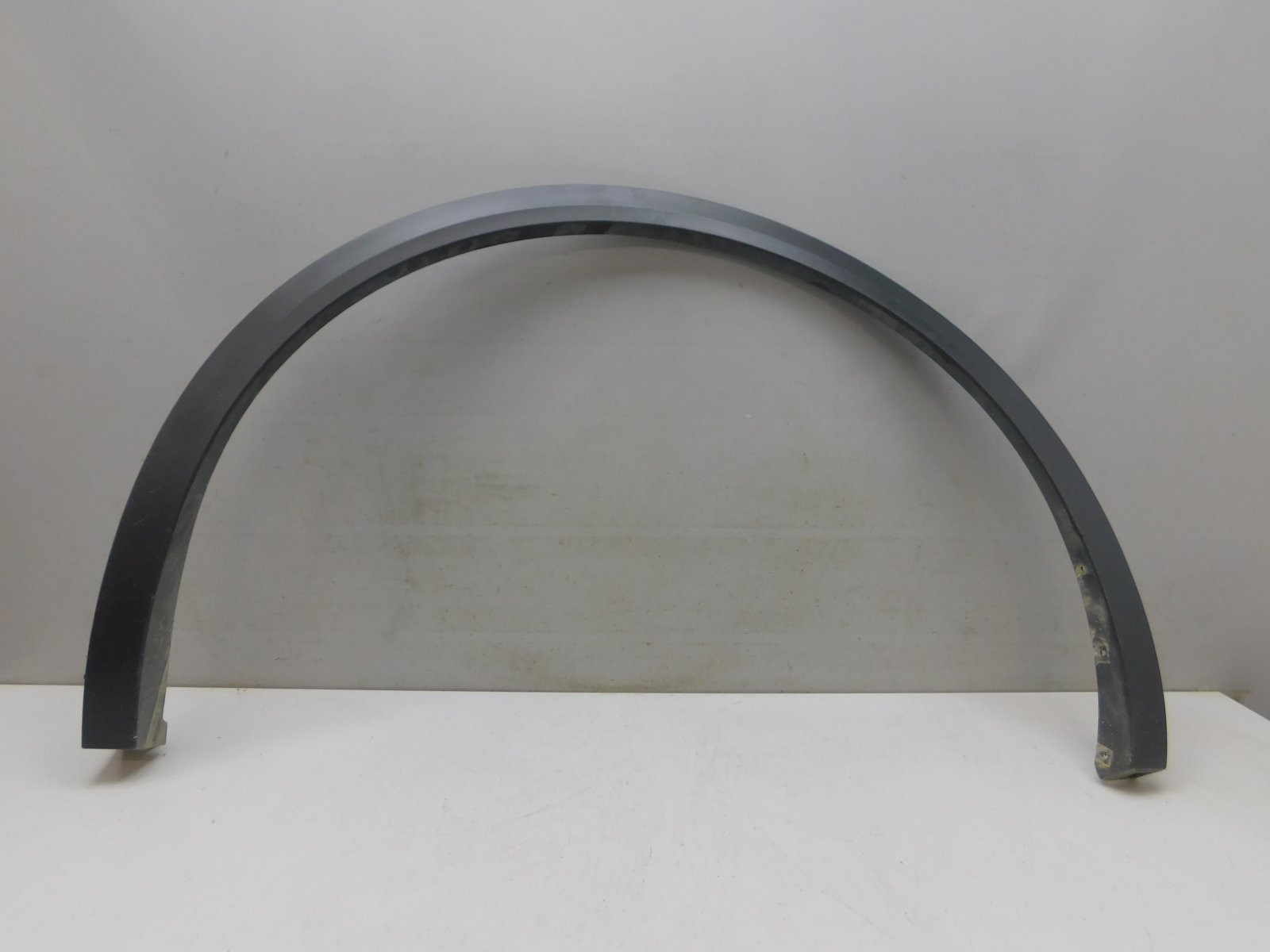 Накладка крыла заднего  левого Volkswagen Touareg 2018>