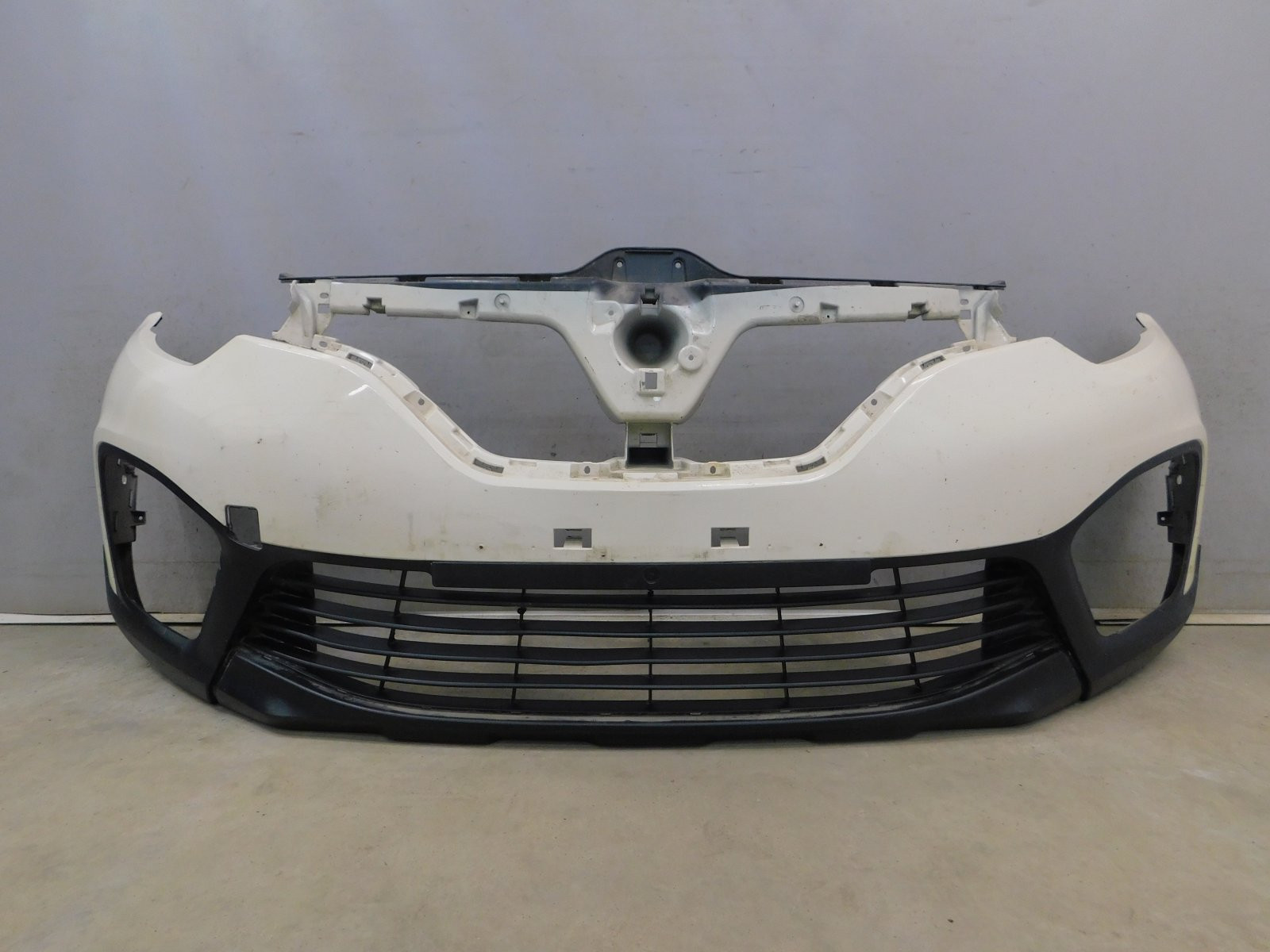 Бампер передний Renault Kaptur 2016>