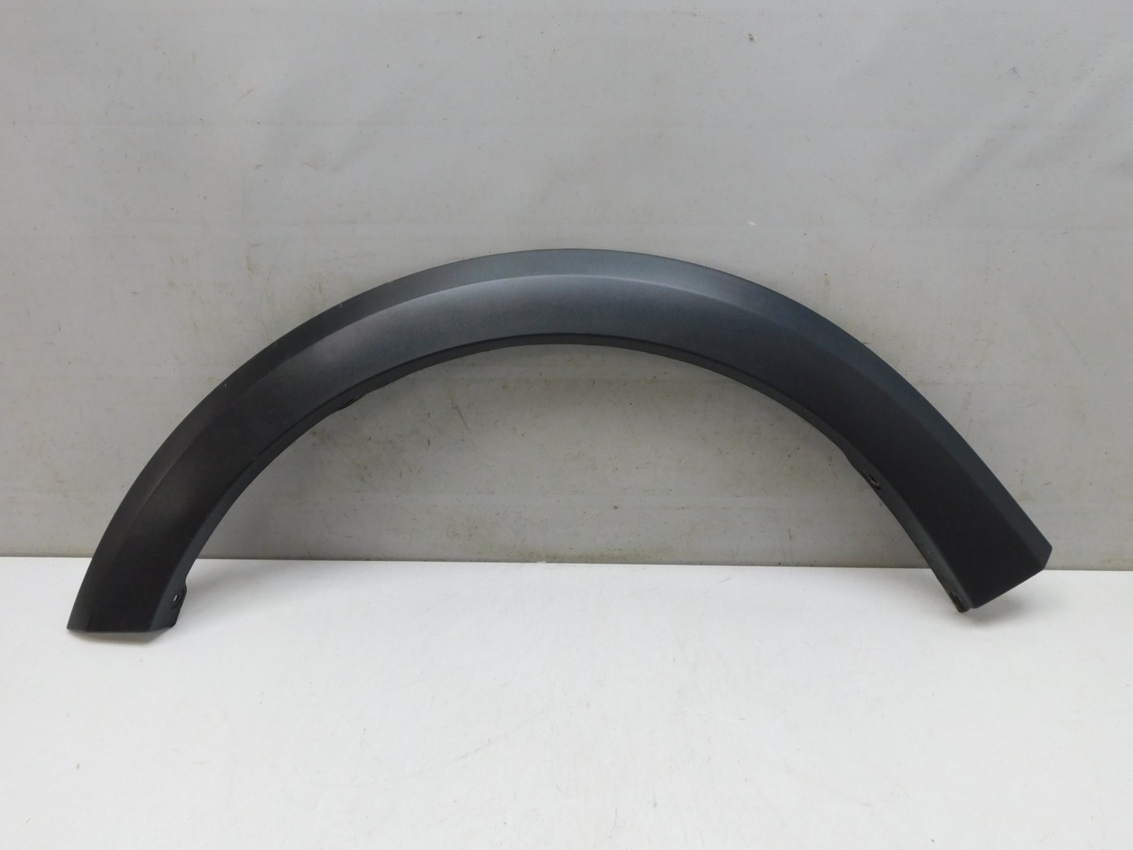 Накладка крыла переднего левого Renault Sandero 2014>