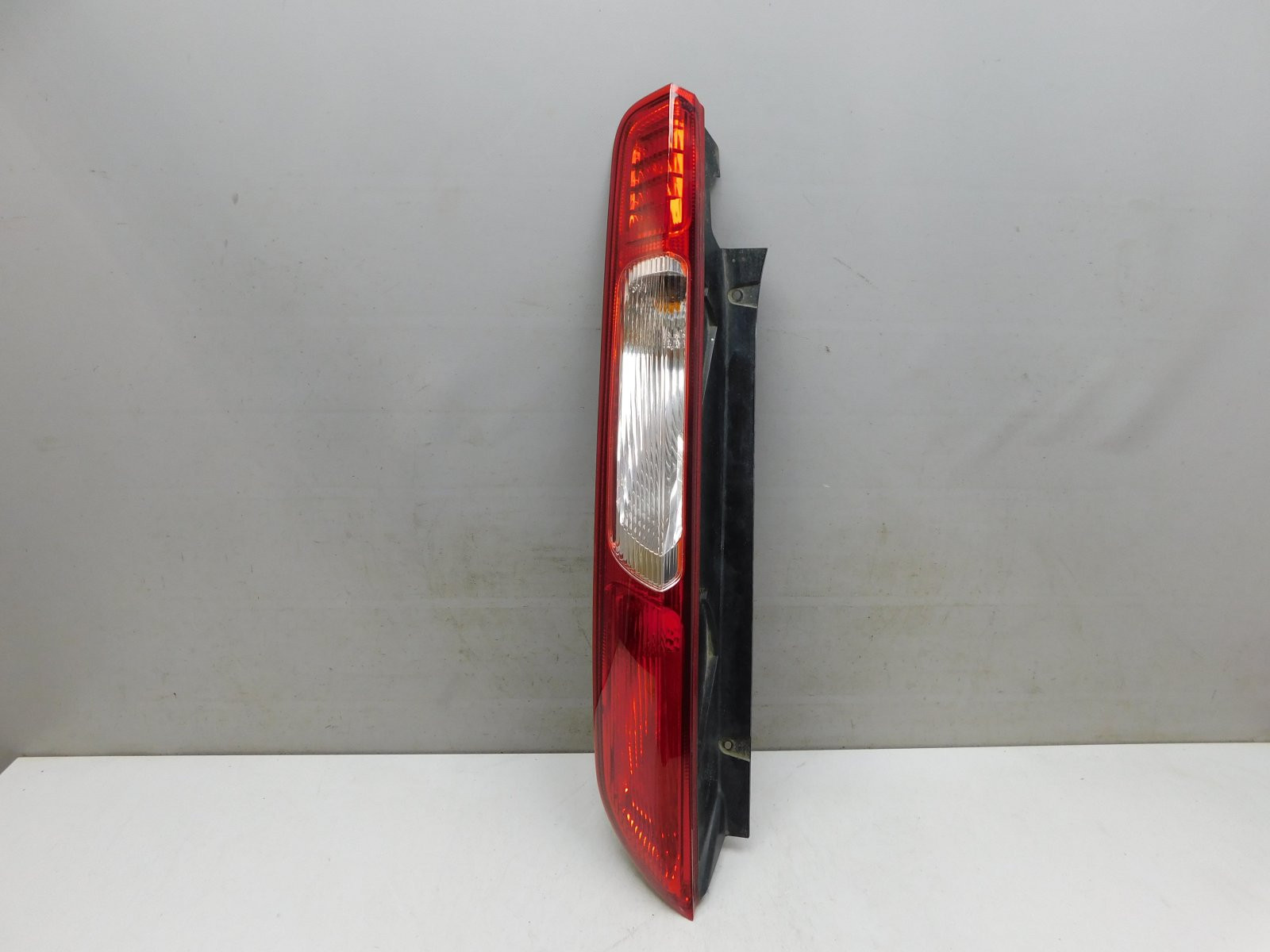 Фонарь задний левый Ford Focus II 2005-2008
